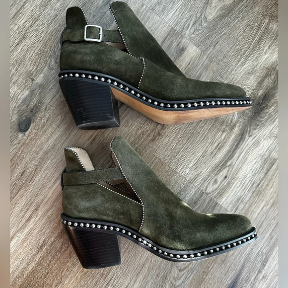 Coach Buckled Pipa Studded boots Size 9.5 Suede - Picture 3 of 11